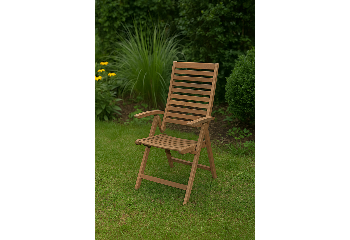 Aπεικονίζεται η πολυθρόνα σε εναν κήπο 